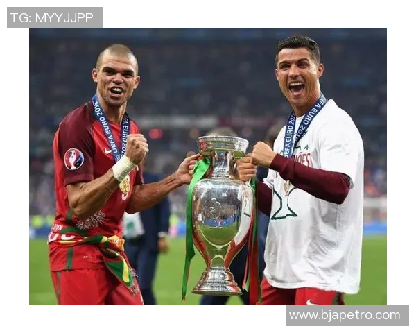 高峰足球运动员的传奇人生与不朽足迹解析